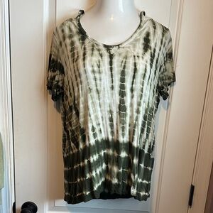 Sunday Green and White Tie-Dye Short Sleeve Top Size large